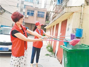 人人是城市形象，個個是綠城使者 午休時間做志愿，揮起掃帚搞服務