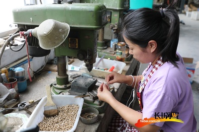 高清組圖|走進(jìn)周窩樂器工廠